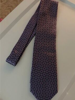 Kenneth Roberts Platinum Purple 100% Silk Tie Geometric Medallion Necktie